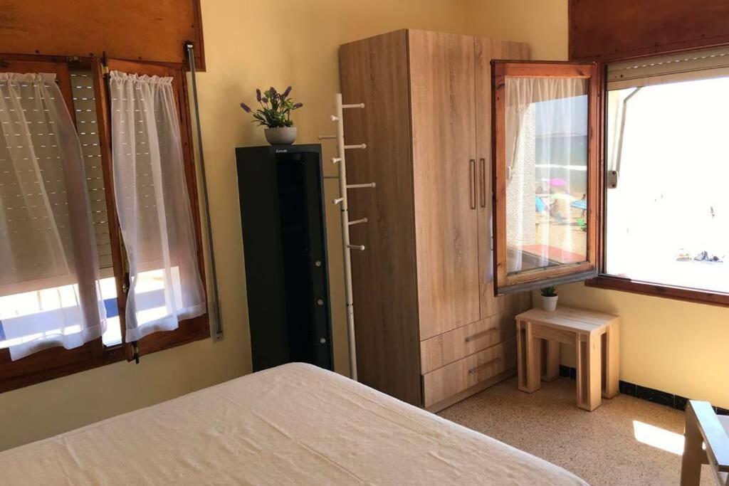 El Faro Apartaments Platja Llarga-Les Salines-Tgn Тарагона Екстериор снимка